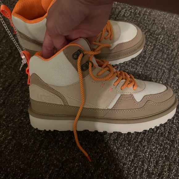 Ugh boots with laces - Picture 2 of 6